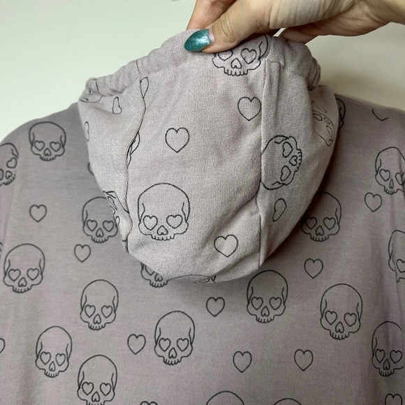 CHASER Little Pink Skulls Sweatshirt Hoodie - Picture 10 of 11